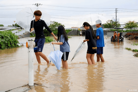 Mưa kỷ lục, gần 100.000 người ở Nhật Bản phải sơ tán