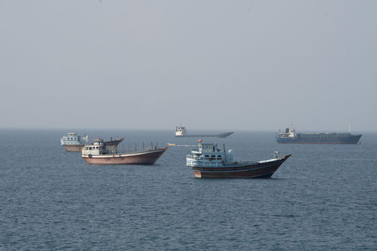 Ai đang kiểm soát eo biển Hormuz?
