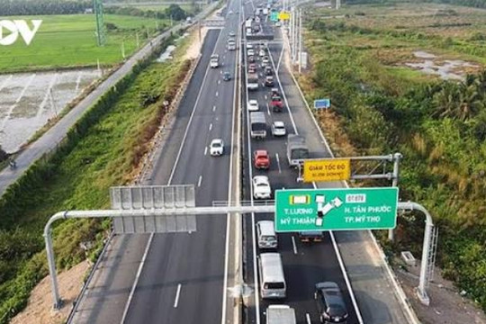Rà soát, đánh giá kỹ quy định về khoảng cách an toàn trên cao tốc