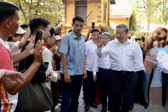 Tổng Bí thư, Chủ tịch nước Tô Lâm dâng hương tưởng niệm Chủ tịch Hồ Chí Minh
