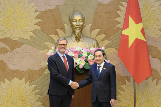 Chủ tịch Quốc hội Trần Thanh Mẫn tiếp Đại sứ Pháp Olivier Brochet