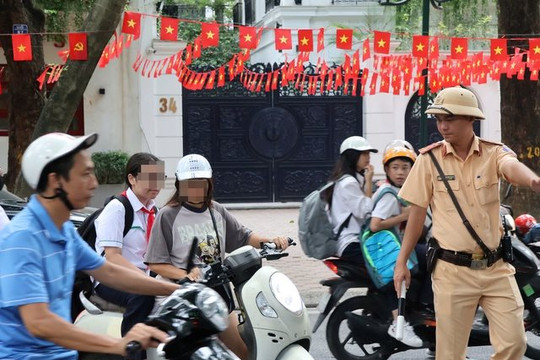‏Hà Nội tăng cường xử lý vi phạm giao thông liên quan học sinh trước thềm năm học mới