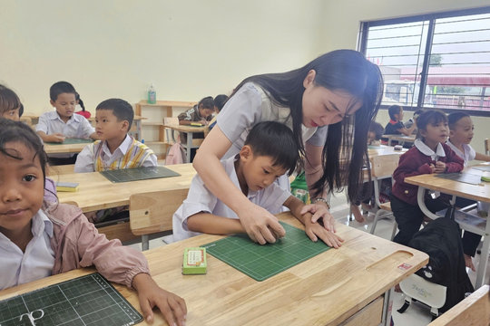 Chăm sóc bán trú học sinh lớp 1 ở trường liên cấp vùng biên giới Quảng Ngãi