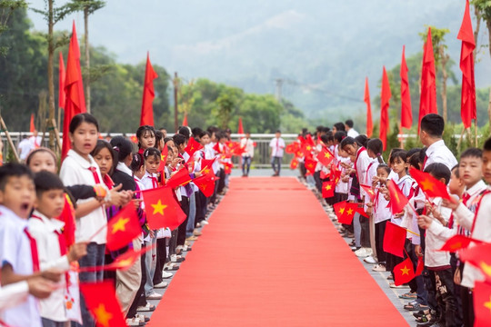 Khánh thành Trường Phổ thông nội trú Tiểu học và THCS PETROVIETNAM - Phong Thổ (Lai Châu)