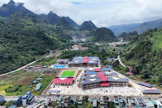 Học sinh cả nước hân hoan trong lễ khai giảng năm học mới 2026-2027