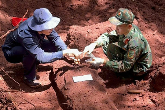 Quy tập thêm 4 hài cốt liệt sĩ tại khu vực sân bay Lộc Ninh cũ