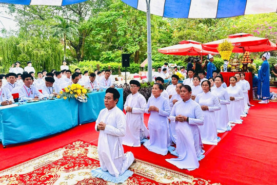 Tín đồ Cao Đài cầu siêu cho các liệt sĩ được quy tập tại TP.HCM