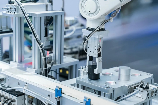 Ba Lan và Cộng hòa Séc hợp tác xây dựng các nhà máy sản xuất AI khổng lồ