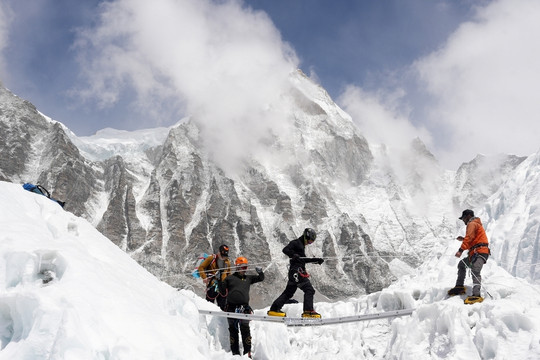 Nepal kêu gọi du khách trở lại Himalaya sau lũ lụt thảm khốc