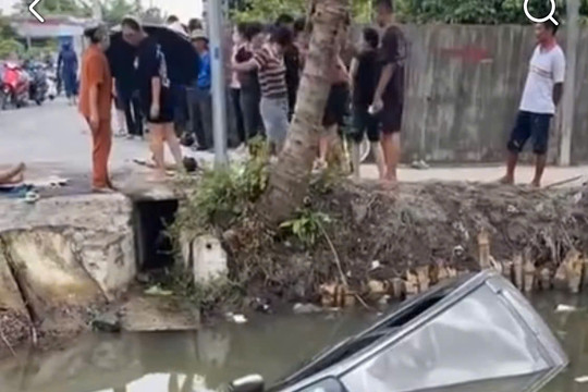 Ô tô lao xuống mương nước ở Hải Phòng, 2 vợ chồng tử vong