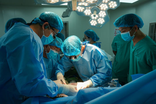Ghép gan của em trai cứu người anh ung thư