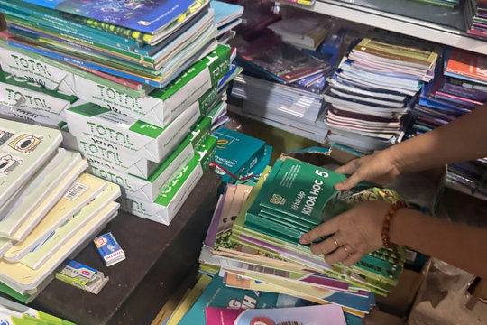 Phụ huynh Quảng Trị lo lắng vì thiếu cục bộ sách giáo khoa đầu năm học