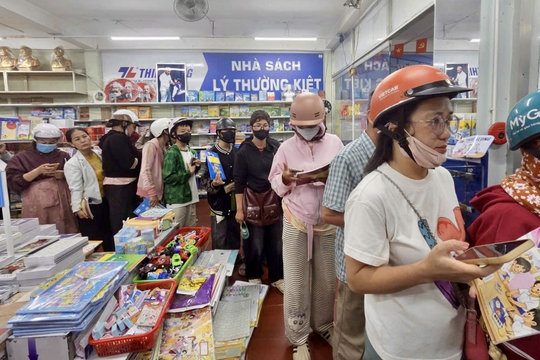 Tuần đầu năm học mới, nhiều học sinh Đắk Lắk vẫn thiếu sách giáo khoa