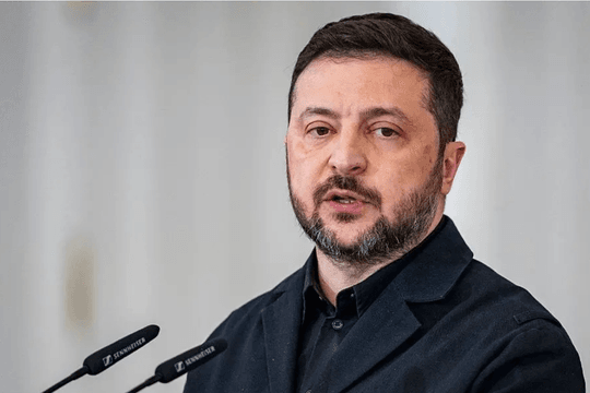 Máy bay chở Tổng thống Ukraine Zelensky suýt bị UAV đâm trúng