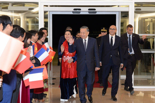 Tổng Bí thư, Chủ tịch nước Tô Lâm đến Paris, bắt đầu thăm chính thức Cộng hòa Pháp