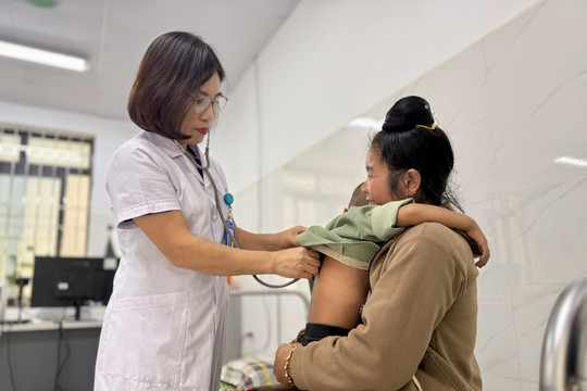 Khám lưu động để đưa dịch vụ y tế đến gần hơn với người dân vùng khó Sơn La