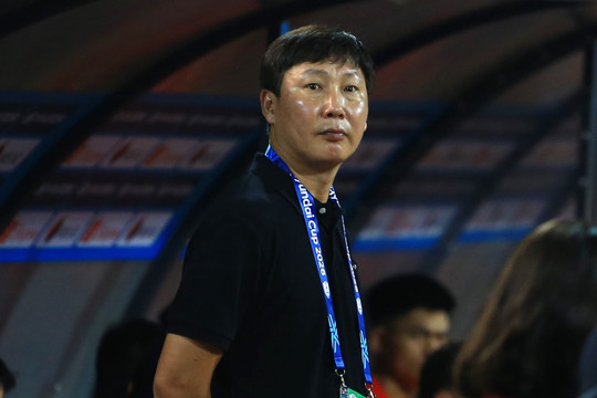 HLV Kim Sang Sik nhận tin buồn trước FIFA ASEAN Cup 2026