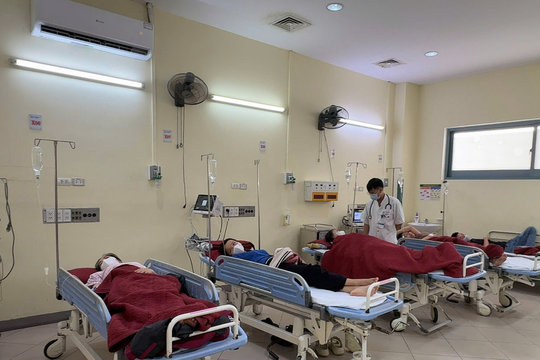 Số ca nghi ngộ độc tại công ty may ở Huế vẫn tăng, có 11 người được xuất viện