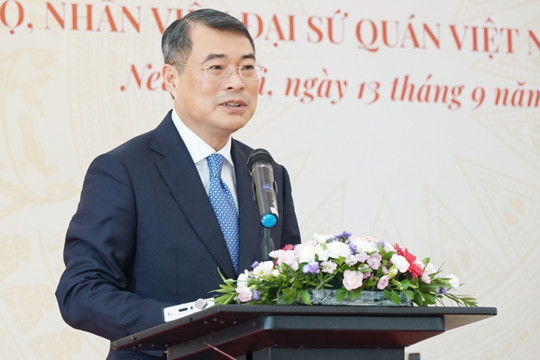 Thủ tướng gặp cán bộ nhân viên Đại sứ quán Việt Nam tại Ấn Độ
