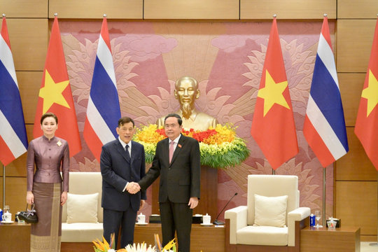 Chủ tịch Quốc hội Trần Thanh Mẫn hội kiến Nhà vua Vương quốc Thái Lan