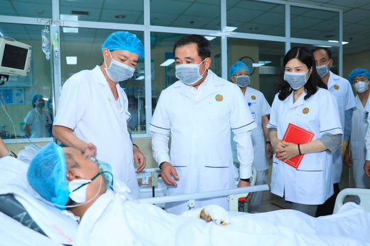 Bí thư Thành ủy Hà Nội thăm hỏi, động viên nạn nhân vụ cháy tại Tây Hồ