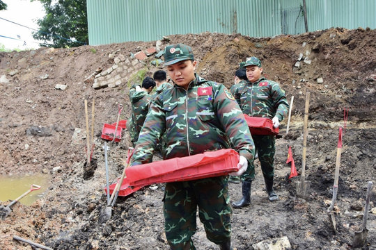 Phát hiện 14 hài cốt liệt sĩ tại khu A Công viên Lê Thị Riêng