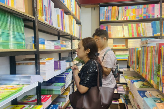 Thiếu sách giáo khoa: Gỡ điểm nghẽn để sách đến tay học sinh