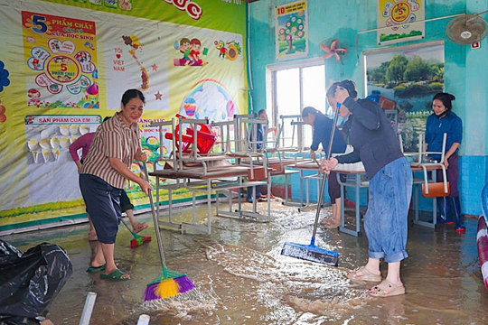 Mưa lớn gây ngập cục bộ, hơn 500 học sinh ở Hà Tĩnh chưa thể trở lại trường học