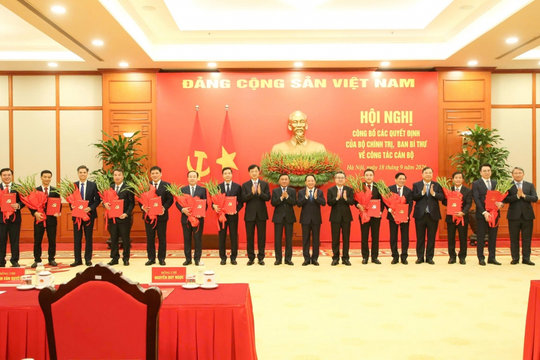 Trao các quyết định của Bộ Chính trị, Ban Bí thư về công tác cán bộ