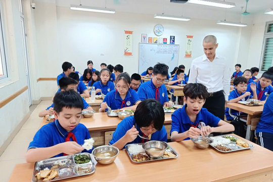 Trường học cần làm gì để bữa ăn bán trú không trở thành nỗi lo?