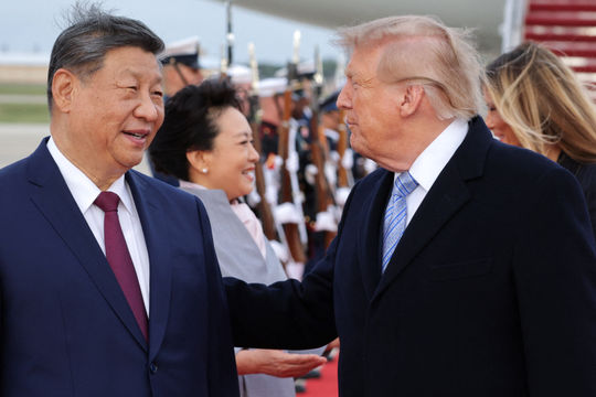 Tổng thống Donald Trump đón Chủ tịch Trung Quốc Tập Cận Bình tại sân bay