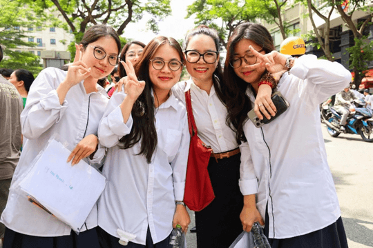 Chuyên gia: Thi lớp 10 với 2 môn không có nghĩa học sinh chỉ học 2 môn