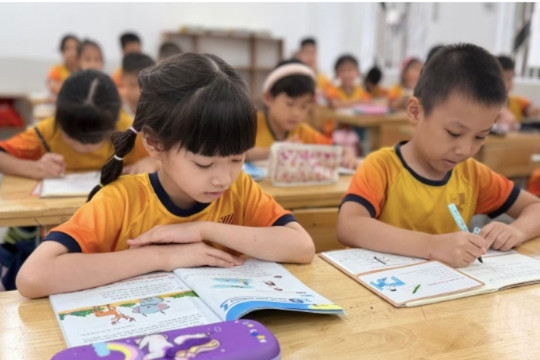 Phụ huynh học sinh lớp 1 than phiền, tối nào cũng 'đánh vật' với con đến khuya