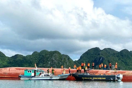Khởi tố thuyền trưởng đi lệch luồng, va đá ngầm khiến 2 người tử vong