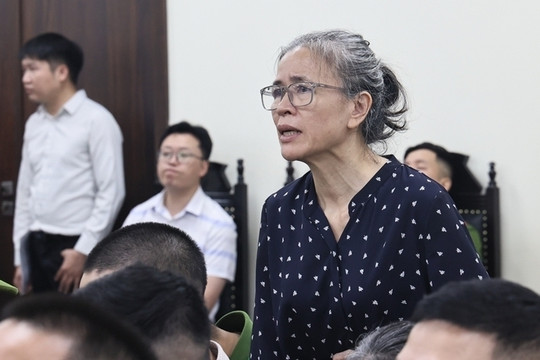 Cựu Chi cục trưởng nhận tiền của doanh nghiệp sữa giả lĩnh 12 năm tù