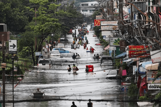 Thái Lan chìm trong lũ: 1,7 triệu người bị ảnh hưởng, 8 người thiệt mạng