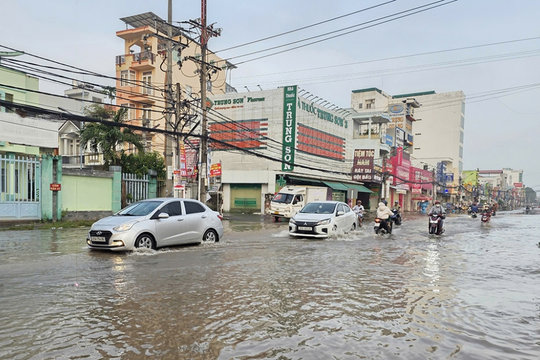 Triều cường tại Cần Thơ dâng cao, vượt báo động 3