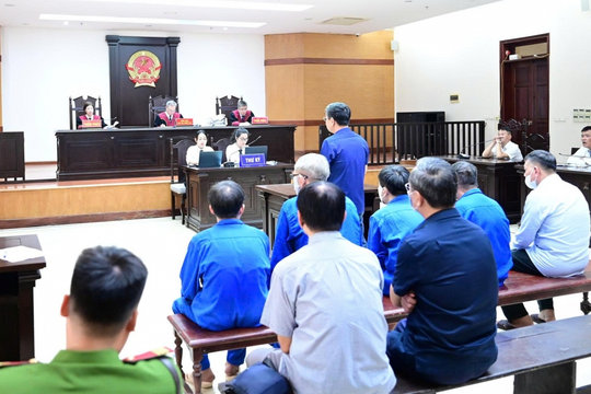 Bà Nguyễn Thị Kim Tiến muốn nộp thêm 1,1 tỷ đồng, phiên tòa tiếp tục ngày 1/10