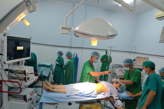 Bệnh nhân Đặc khu Phú Quý lần đầu được mổ nội soi ổ bụng ngay tại đảo