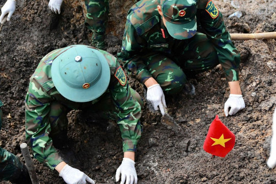 Phát hiện thêm 8 hài cốt liệt sĩ tại Công viên Lê Thị Riêng