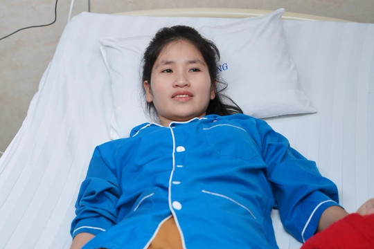 Cô giáo mất chân khi cứu học trò được bệnh viện hỗ trợ toàn bộ chi phí điều trị