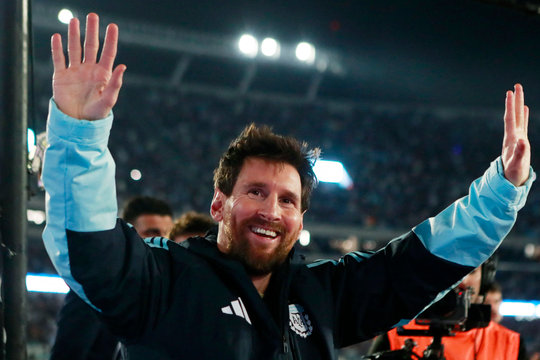 Messi nghẹn ngào nói lời chia tay: 'Thi đấu cho Argentina là điều tuyệt nhất'