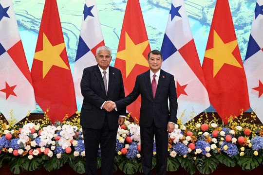 Thủ tướng Lê Minh Hưng hội kiến Tổng thống Panama José Raúl Mulino