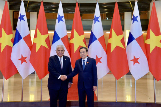 Chủ tịch Quốc hội Trần Thanh Mẫn hội kiến Tổng thống Cộng hoà Panama