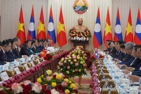 Thủ tướng Lê Minh Hưng Hội đàm Thủ tướng Lào Saleumxay Kommasith