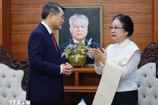 Thủ tướng Lê Minh Hưng thăm gia đình Cố Chủ tịch Quốc hội Lào Xaysomphone Phomviha