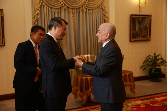 Thủ tướng chào Quốc vương Norodom Sihamoni