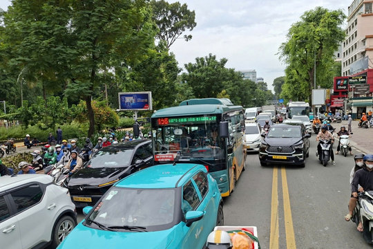 TP.HCM bắt đầu phân luồng nhiều tuyến đường để làm metro, người dân lúng túng