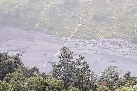 Lại xảy ra lũ quét ở Nepal: Ít nhất 10 người mất tích, nhiều cầu bị cuốn trôi