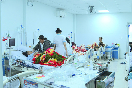 Số ca nghi độc sau khi ăn bánh mì ở Quảng Ngãi tăng lên 105 người